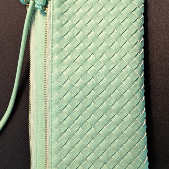 Urban Expressions Mint Crossbody Handbag - Picture 3 of 9